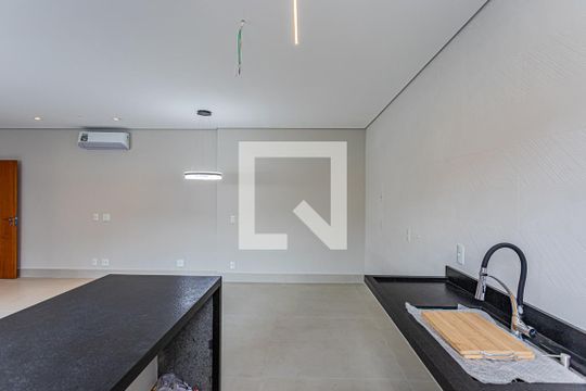 Sala e cozinha de casa à venda com 3 quartos, 200m² em Parque Sao Domingos, São Paulo