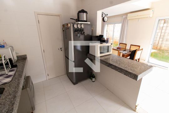 COZINHA de casa de condomínio à venda com 2 quartos, 140m² em Parque Xangrilá, Campinas
