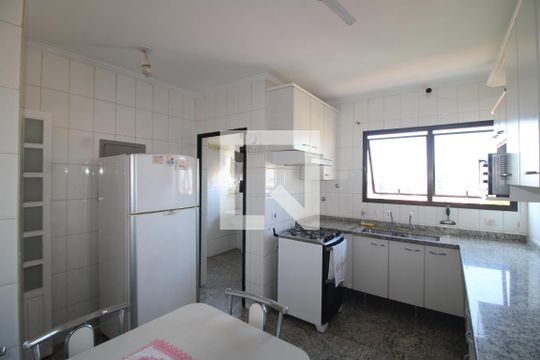 Cozinha de apartamento para alugar com 3 quartos, 115m² em Jardim São Paulo, São Paulo