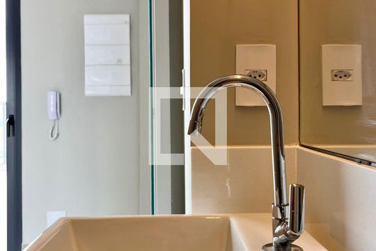 Lavabo de apartamento para alugar com 2 quartos, 130m² em Cambuí, Campinas