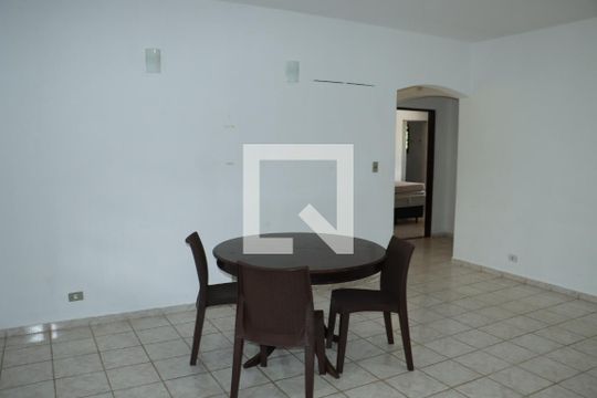 Casa para alugar com 4 quartos, 530m² em Jardim Santa Paula, Cotia