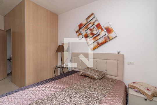 Quarto de casa à venda com 4 quartos, 300m² em Jardim Eliane, São Paulo