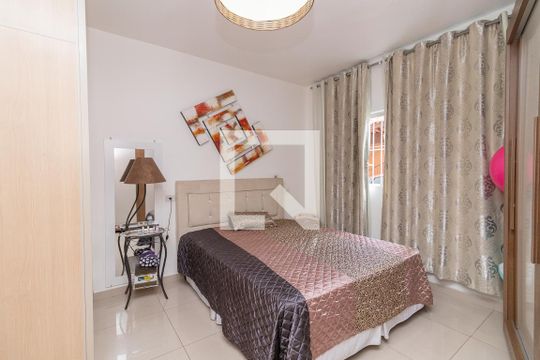 Quarto de casa à venda com 4 quartos, 300m² em Jardim Eliane, São Paulo