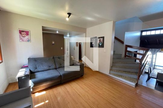 Casa à venda com 3 quartos, 248m² em Ouro Branco, Novo Hamburgo