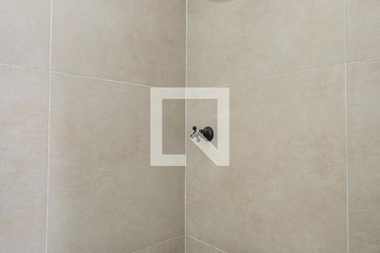 Chuveiro do Banheiro de apartamento para alugar com 1 quarto, 97m² em Paraíso do Morumbi, São Paulo