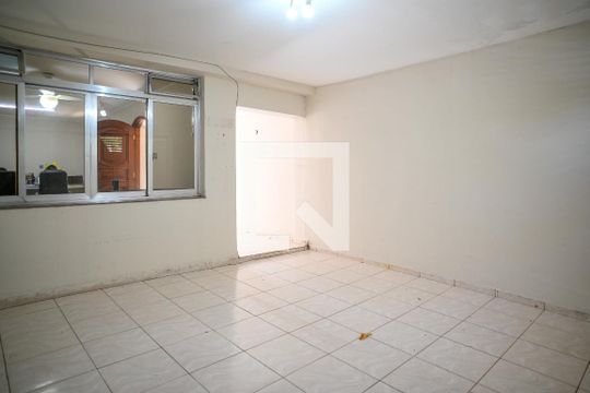 Garagem de casa para alugar com 3 quartos, 150m² em Vila da Saúde, São Paulo