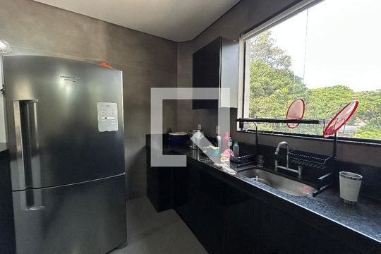 Casa à venda com 3 quartos, 599m² em Tupã, Contagem