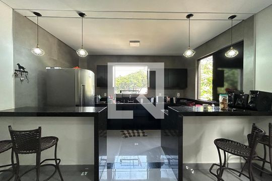 Casa à venda com 3 quartos, 599m² em Tupã, Contagem