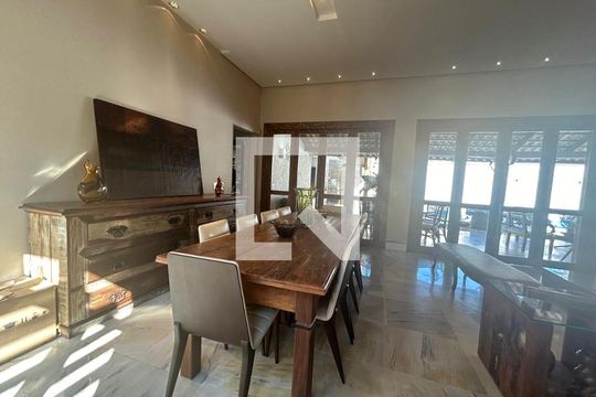 Casa à venda com 4 quartos, 548m² em Garças, Belo Horizonte