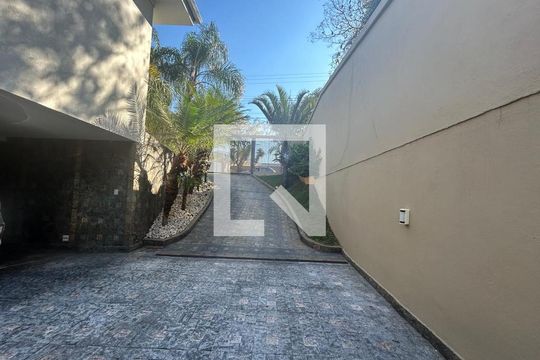 Casa à venda com 4 quartos, 548m² em Garças, Belo Horizonte