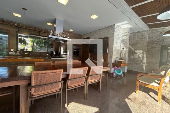 Casa à venda com 4 quartos, 548m² em Garças, Belo Horizonte