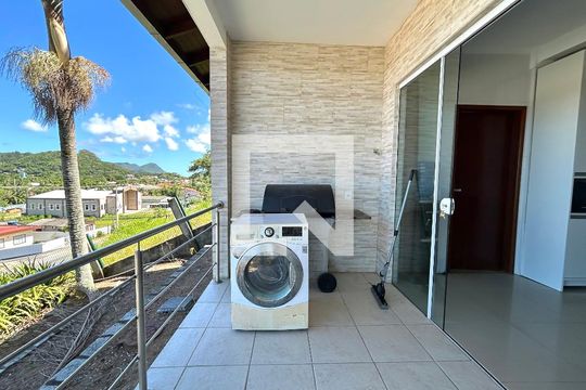 Varanda de casa para alugar com 3 quartos, 145m² em Armação, Florianópolis
