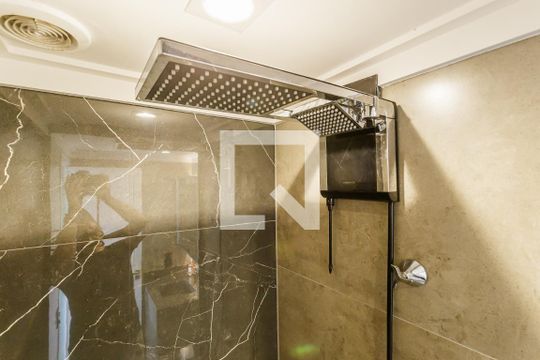 Banheiro de casa de condomínio à venda com 1 quarto, 27m² em Vila Nova Conceição, São Paulo
