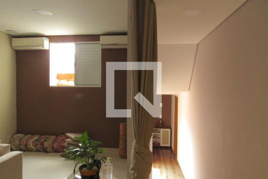 Sala 1 de casa para alugar com 2 quartos, 120m² em Vila Campesina, Osasco