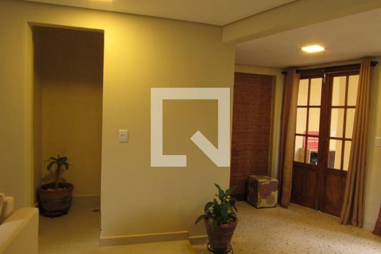 Sala 1 de casa para alugar com 2 quartos, 120m² em Vila Campesina, Osasco