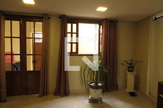 Sala 1 de casa para alugar com 2 quartos, 120m² em Vila Campesina, Osasco