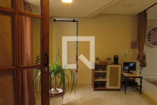 Sala 1 de casa para alugar com 2 quartos, 120m² em Vila Campesina, Osasco