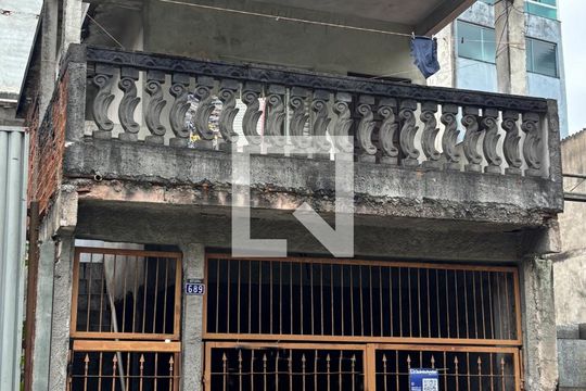 Fachada  de casa à venda com 4 quartos, 180m² em Jardim Campestre, São Bernardo do Campo
