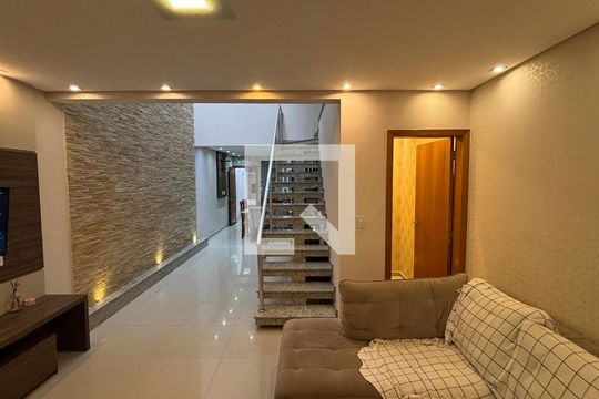 Sala de casa à venda com 3 quartos, 146m² em Vila Cecília Maria, Santo André