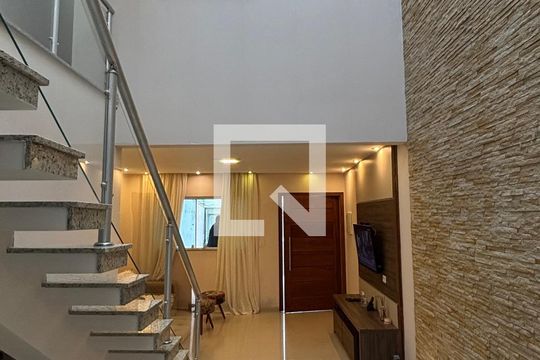 Sala de casa à venda com 3 quartos, 146m² em Vila Cecília Maria, Santo André