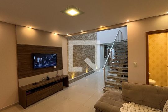 Sala de casa à venda com 3 quartos, 146m² em Vila Cecília Maria, Santo André