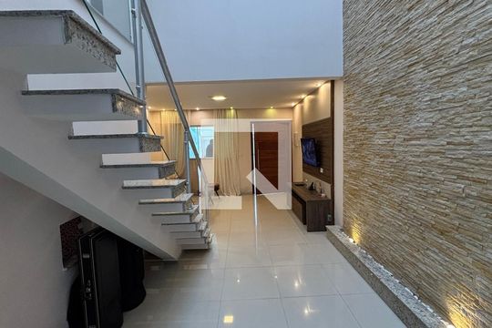 Sala de casa à venda com 3 quartos, 146m² em Vila Cecília Maria, Santo André