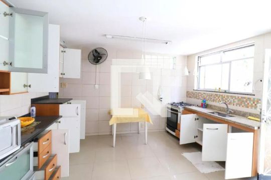 Cozinha de casa para alugar com 2 quartos, 210m² em Jardim Carioca, Rio de Janeiro