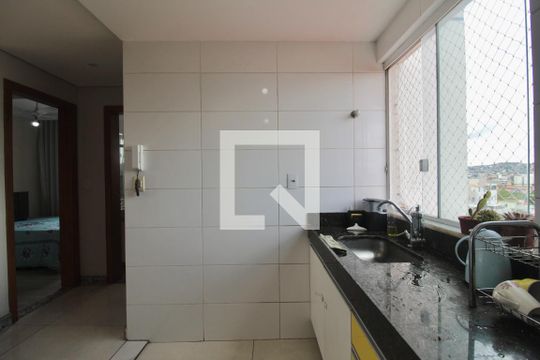 Cozinha de apartamento à venda com 2 quartos, 90m² em São João Batista, Belo Horizonte