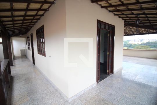 Quintal de casa à venda com 6 quartos, 450m² em Santa Helena, Belo Horizonte