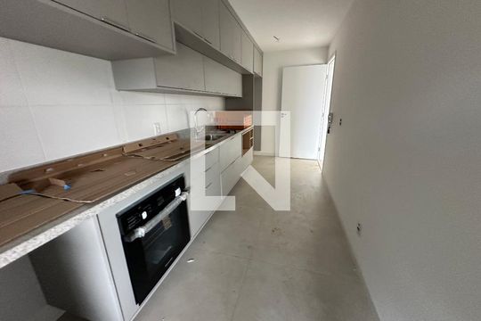 Cozinha de apartamento para alugar com 2 quartos, 123m² em Alphaville Industrial, Barueri