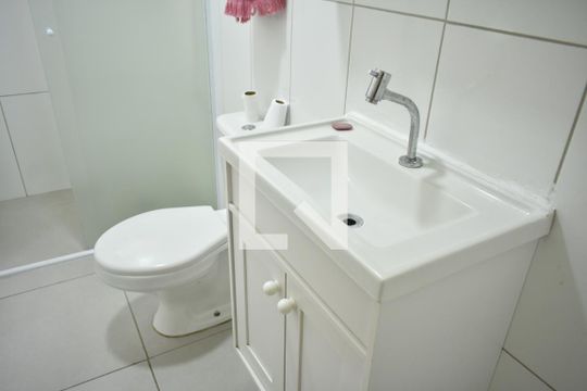 Banheiro Social de apartamento para alugar com 2 quartos, 55m² em São Judas, São Paulo