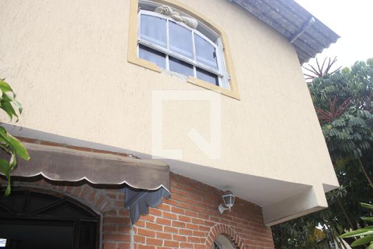Quintal de casa à venda com 4 quartos, 215m² em Jardim Rosa de Franca, Guarulhos