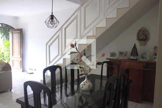 Sala  de casa à venda com 4 quartos, 215m² em Jardim Rosa de Franca, Guarulhos