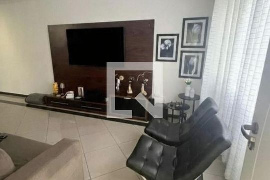 Sala de casa à venda com 3 quartos, 250m² em Parque Renato Maia, Guarulhos