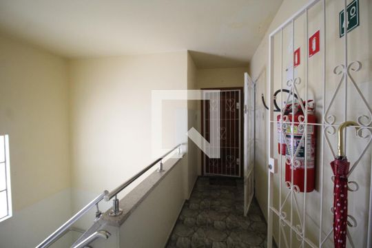 Corredor de apartamento à venda com 2 quartos, 51m² em Passo da Areia, Porto Alegre