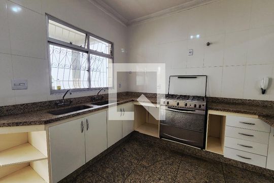Casa para alugar com 3 quartos, 200m² em Dom Bosco, Betim