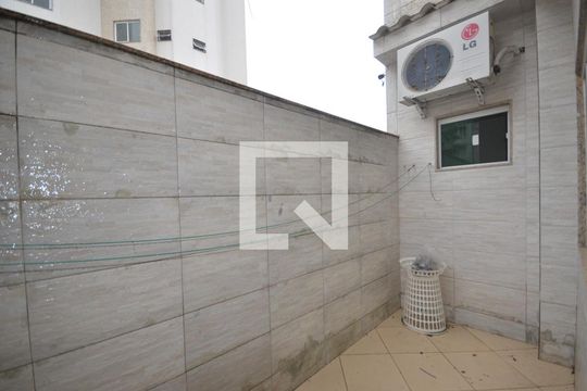 Área de Serviço de casa à venda com 4 quartos, 360m² em Vila Valqueire, Rio de Janeiro