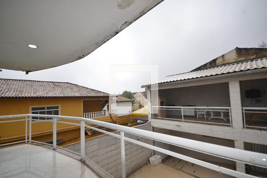 Casa à venda com 4 quartos, 360m² em Vila Valqueire, Rio de Janeiro