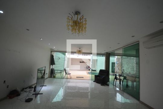 Sala de casa à venda com 4 quartos, 360m² em Vila Valqueire, Rio de Janeiro