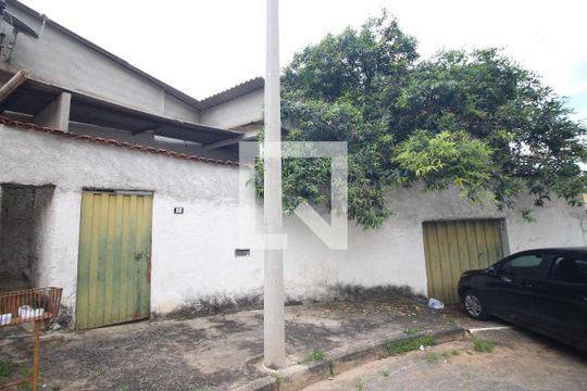 Fachada de casa à venda com 3 quartos, 224m² em Jardim Filadelfia, Belo Horizonte