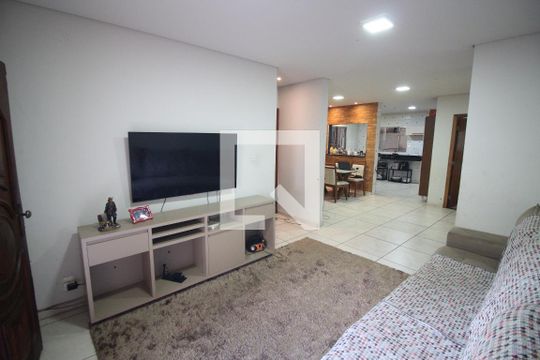 Sala de casa à venda com 3 quartos, 224m² em Jardim Filadelfia, Belo Horizonte
