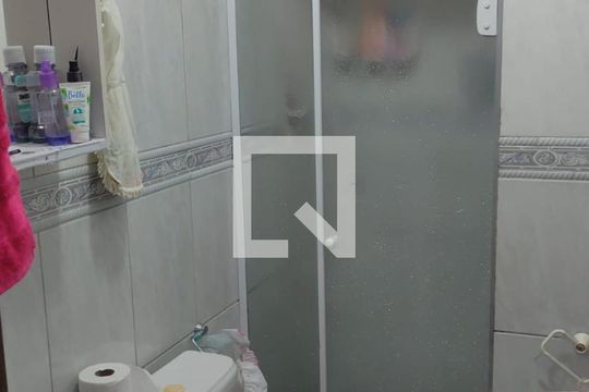 Banheiro de apartamento para alugar com 2 quartos, 44m² em Jardim Paraguacu, São Paulo