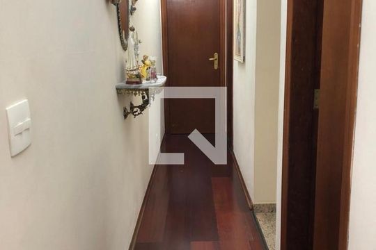 Corredor de casa para alugar com 3 quartos, 223m² em Jardim Sao Jose, São Paulo