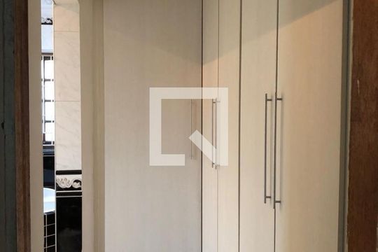 Quarto de casa para alugar com 3 quartos, 223m² em Jardim Sao Jose, São Paulo