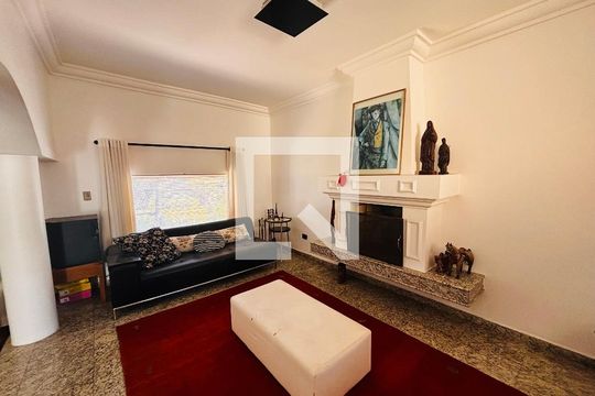 Sala de casa de condomínio para alugar com 4 quartos, 600m² em Aldeia da Serra, Barueri