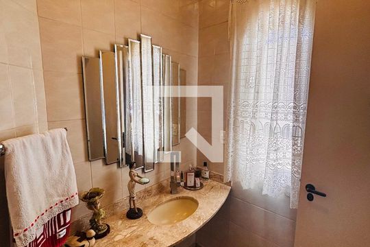 Lavabo de casa de condomínio para alugar com 4 quartos, 600m² em Aldeia da Serra, Barueri