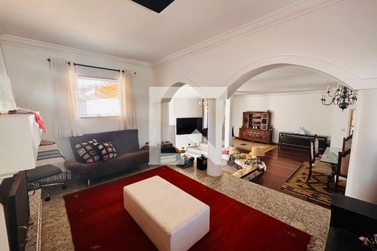 Sala de casa de condomínio para alugar com 4 quartos, 600m² em Aldeia da Serra, Barueri