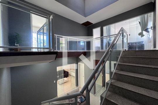 Escada de casa de condomínio à venda com 4 quartos, 480m² em Guaratiba, Rio de Janeiro
