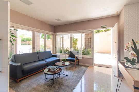 Hall social de apartamento para alugar com 2 quartos, 60m² em Santana, Porto Alegre