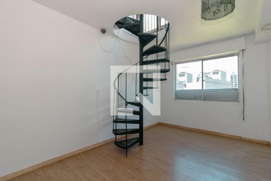 Quarto/Sala  de kitnet/studio para alugar com 1 quarto, 77m² em Centro Histórico, Porto Alegre